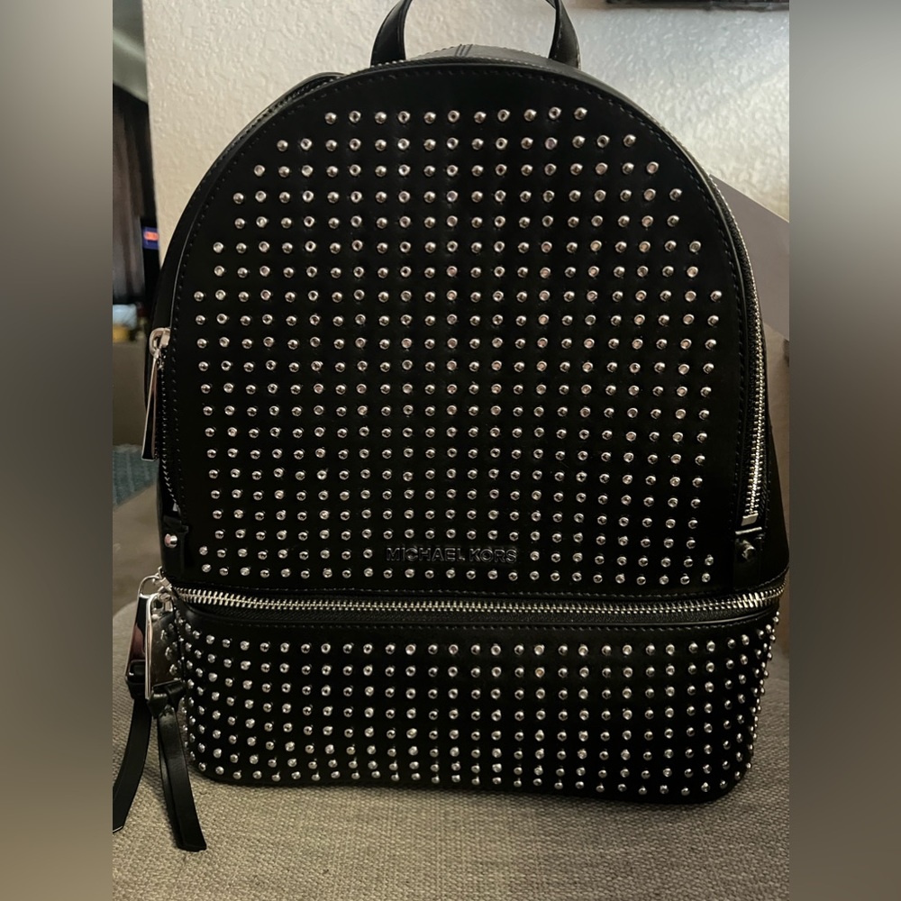 *BRAND NEW* MICHAEL KORS BLACK LEATHER SILVER DETAIL  & GEM STUDDED BACKPACK